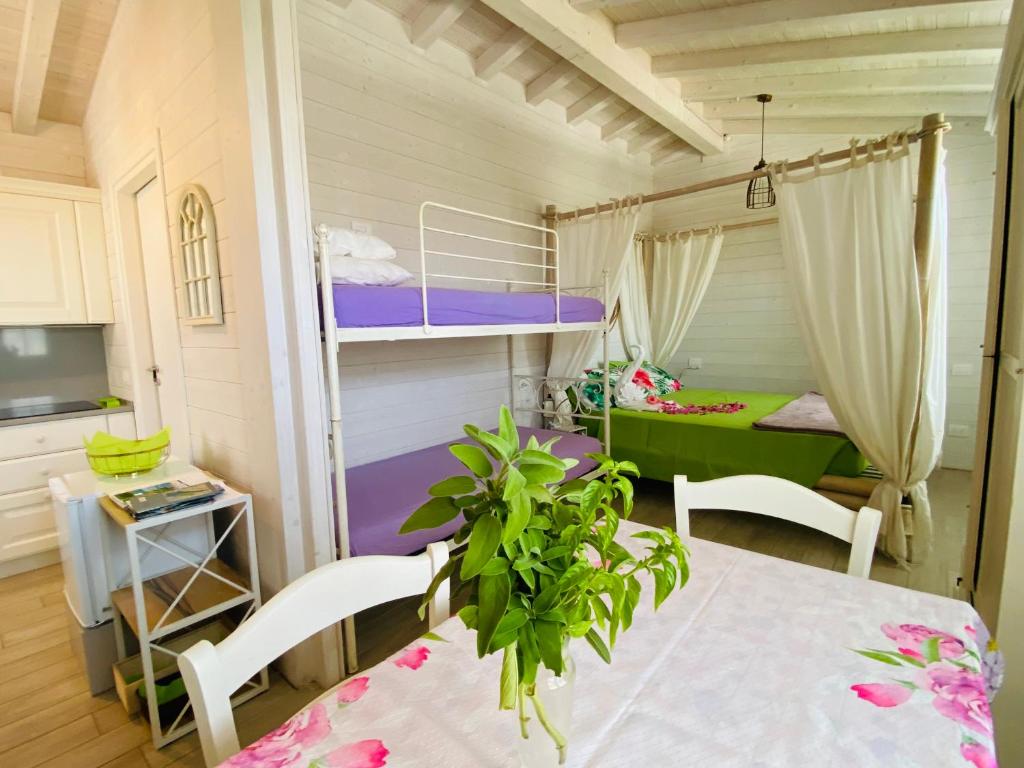 Studio with garden view image 5
