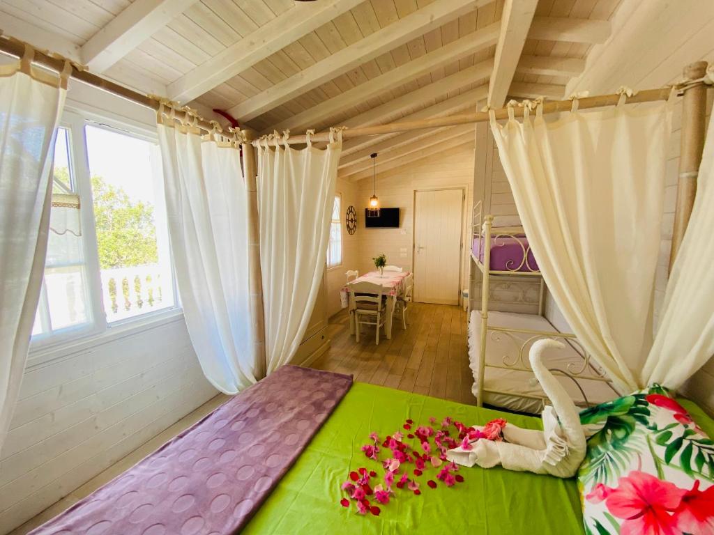 Studio with garden view image 6